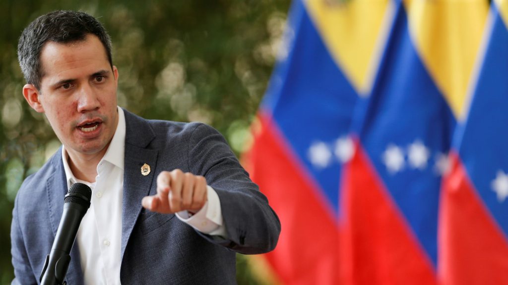Guaidó acusa al "chavismo" de agresiones en su contra