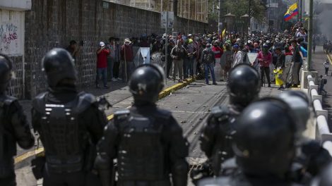 Encuentran a 18 policías denunciados como desaparecidos en protestas de Ecuador