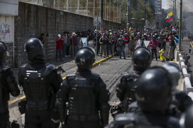Encuentran a 18 policías denunciados como desaparecidos en protestas de Ecuador