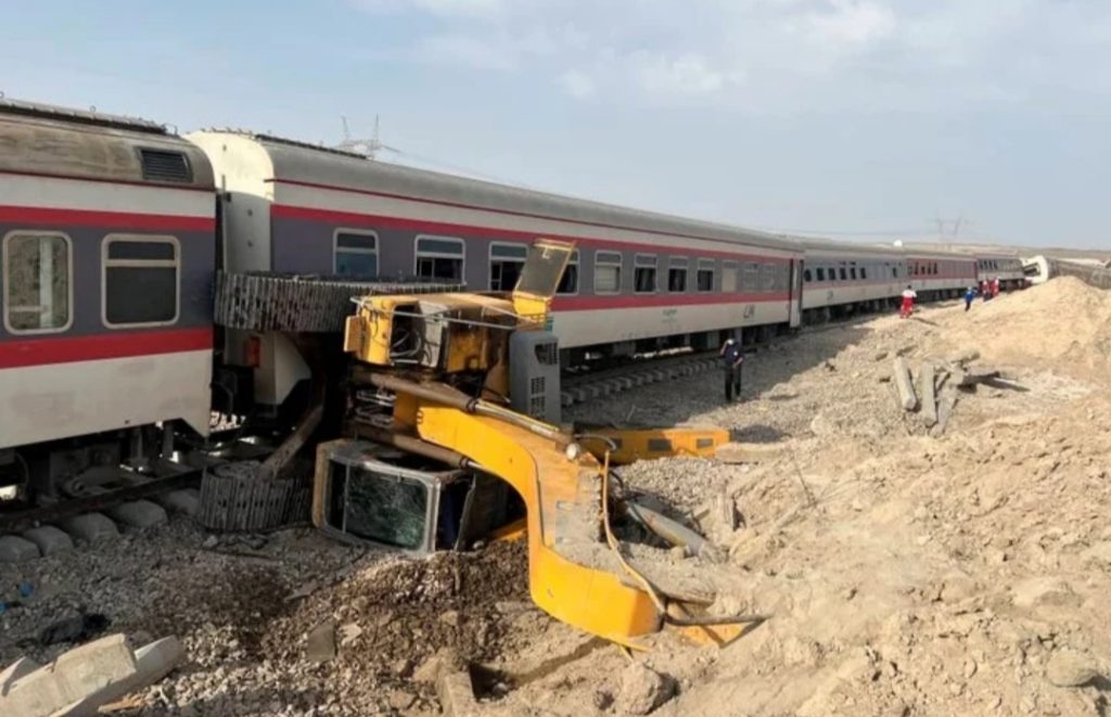 Tren se descarrila en Irán