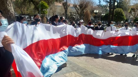 Alumnas del liceo Dalence protestan