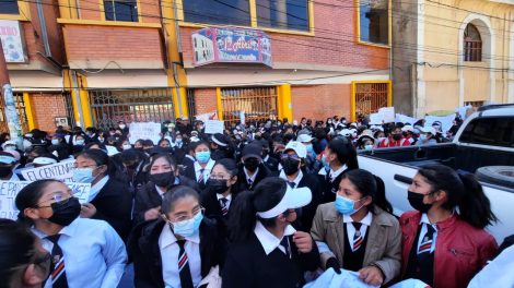 Alumnas piden respeto al centenario