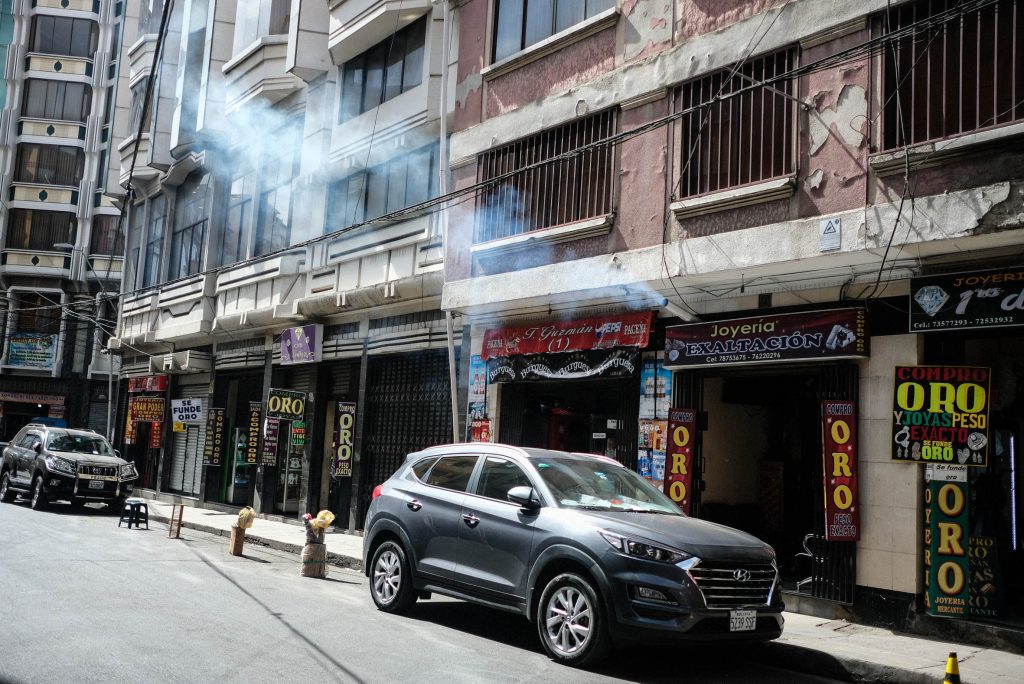 El vapor de mercurio contamina en gran manera y lentamente las ciudades en Bolivia