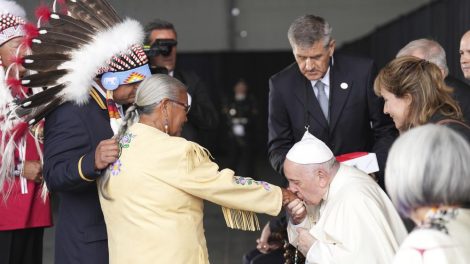 Papa Francisco pedirá perdón a indígenas canadienses