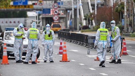 Confinan a más de un millón de personas en China debido a un nuevo rebrote de Covid-19