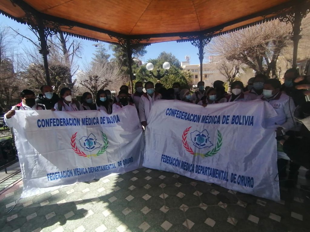 Médicos en Oruro respaldan al ministro Auza y rechazan a Larrea como representante