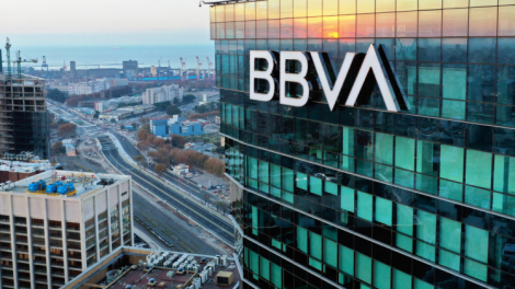 Analista prevé que para pagar sanción a BBVA se incrementará la deuda externa del país