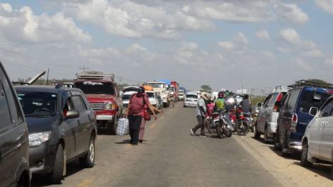 Continúa el bloqueo de la ruta a la Chiquitania y solo un ministro asistirá al diálogo