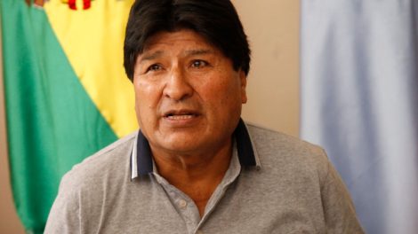 Morales anuncia marcha para defender al Gobierno