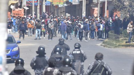 Cocaleros de La Paz son nuevamente reprimidos por la Policía