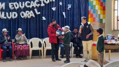 Inaugura el plan de educación en salud oral en Curahuara de Carangas