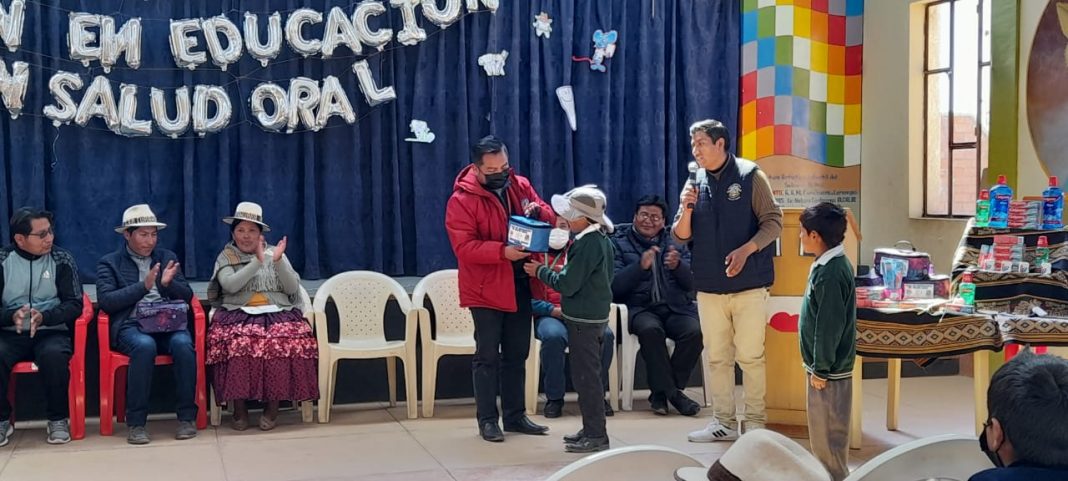 Inaugura el plan de educación en salud oral en Curahuara de Carangas