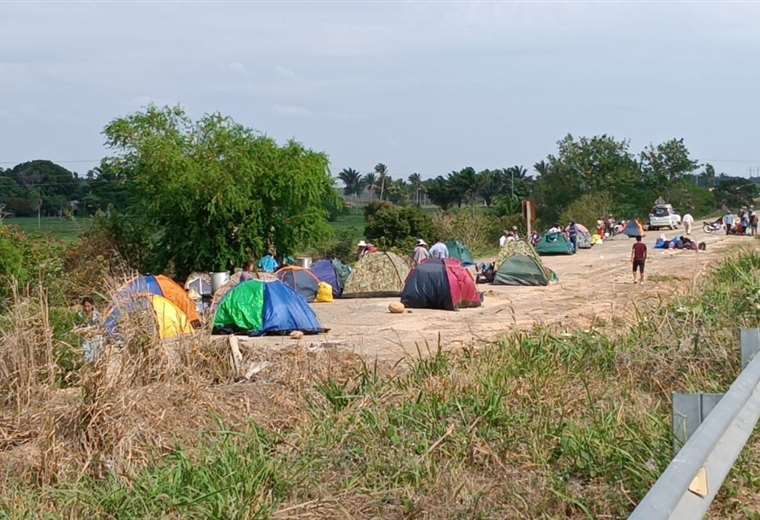 Son al menos cinco bloqueos en la ruta a Beni por conflictos de tierra, campesinos exigen titulación