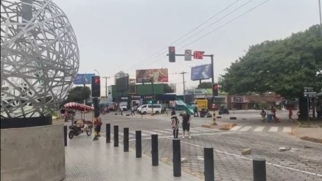 Segunda jornada de paro en Santa Cruz con bajas temperaturas y poca circulación