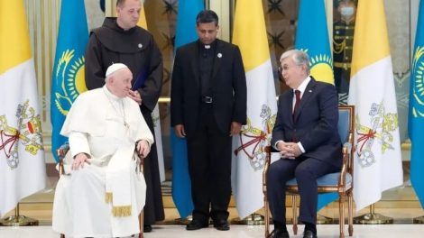 Kazajistán recibe al Papa Francisco para una visita de tres días en una cumbre interreligiosa