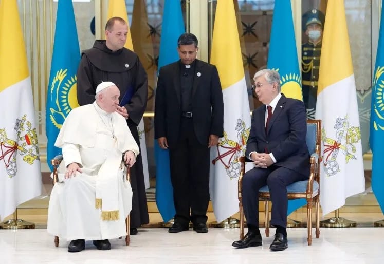 Kazajistán recibe al Papa Francisco para una visita de tres días en una cumbre interreligiosa
