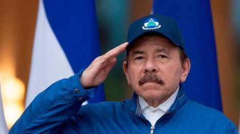 Ortega arremete contra el Papa y la Iglesia