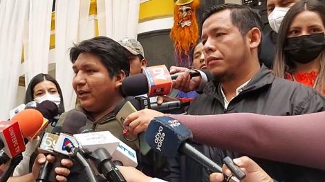 Simpatizantes de Evo Morales piden a Del Castillo y Lima dar un paso al costado