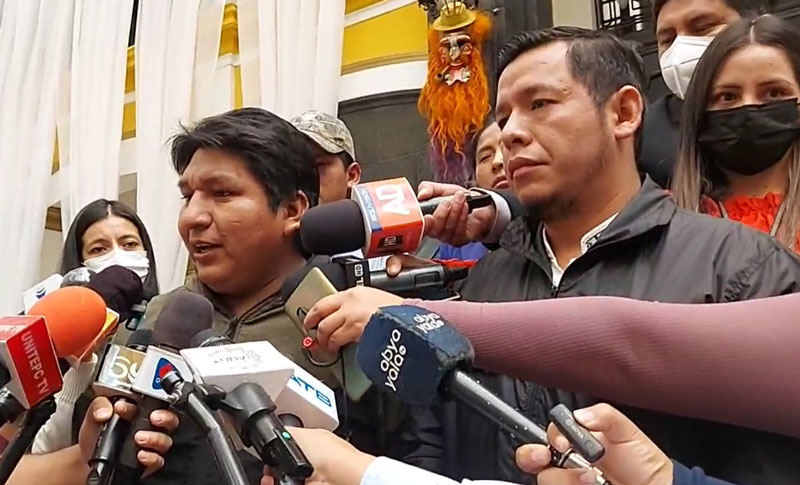 Simpatizantes de Evo Morales piden a Del Castillo y Lima dar un paso al costado