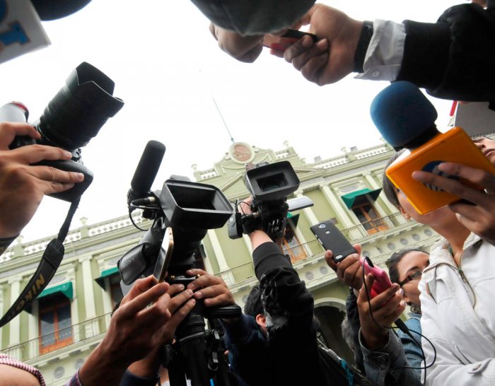 Periodistas cruceños rechazan ataques a trabajadores de Página Siete