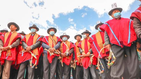 Ponchos Rojos se molestan con el Presidente Arce