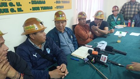 Mineros auríferos no descartan bloqueo de carreteras