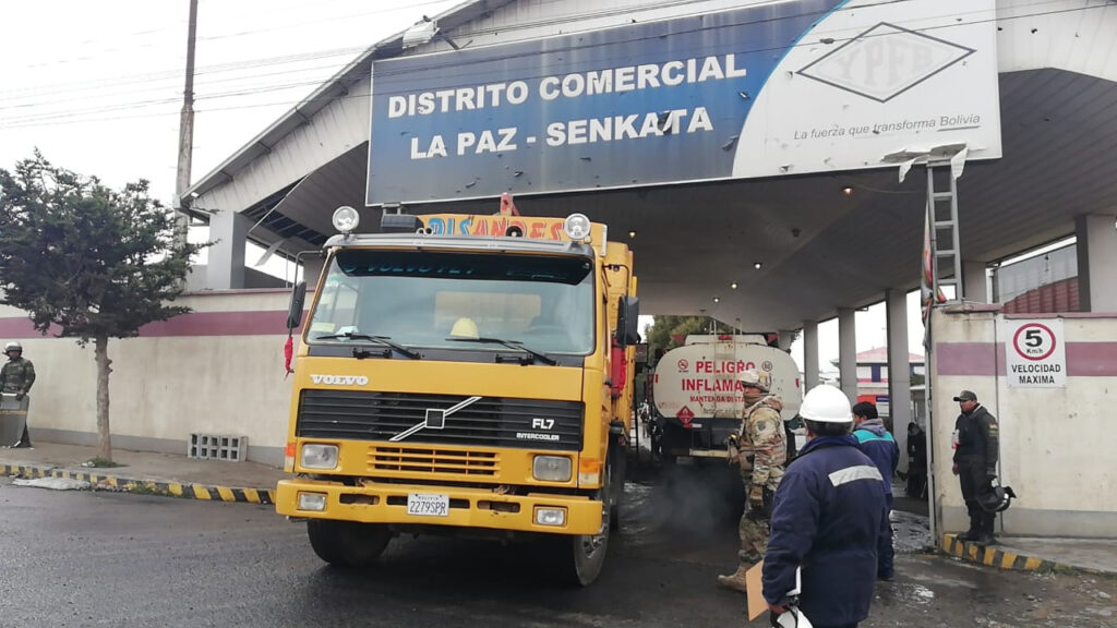 Santa Cruz es el único departamento sin combustible debido a los bloqueos