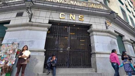 Anuncian descuentos a médicos de la CNS que participen del paro por el Censo