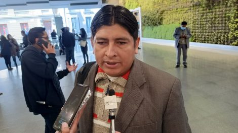 Diputado Cuéllar asegura que hoy el Gobierno se reunirá con autoridades cruceñas y terminará el conflicto