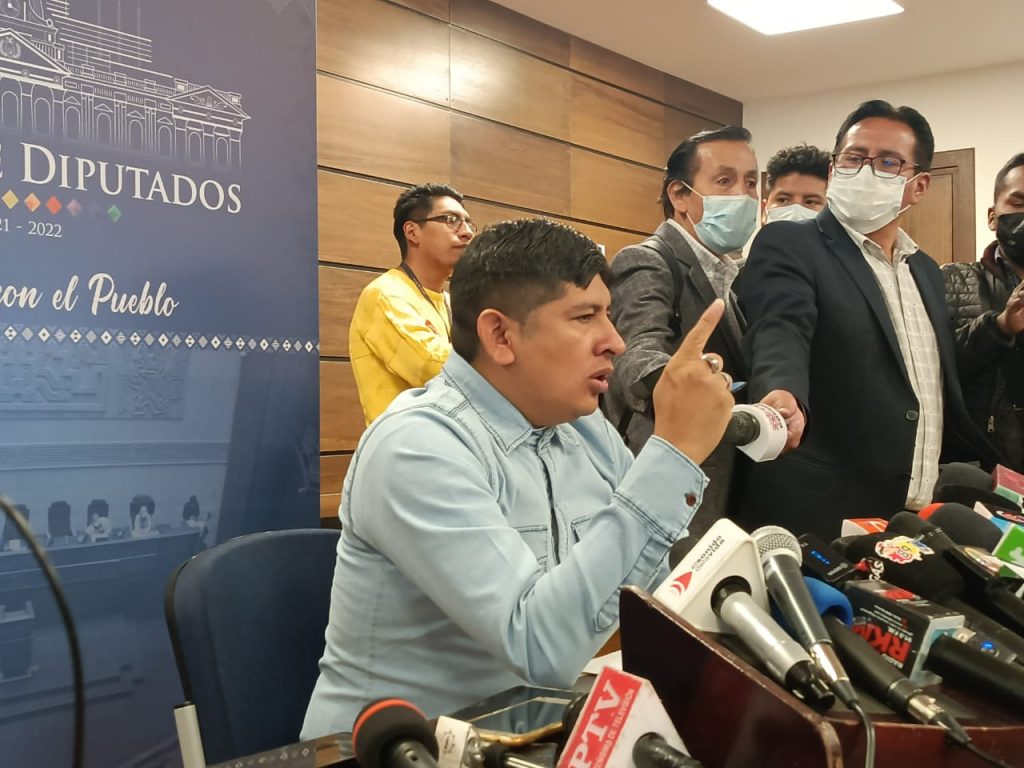 Diputado Cuéllar anuncia nueva demanda penal contra Calvo por haber financiado la RJC
