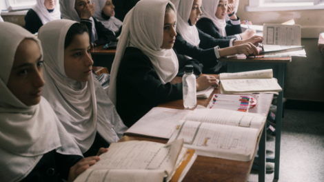 Niñas afganas ya no podrán asistir a la primaria