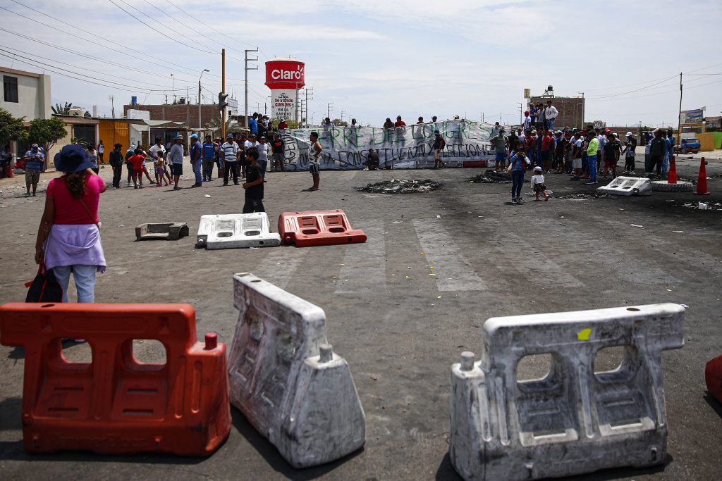 2.000 camiones están parados en carreteras a Perú