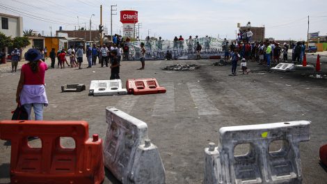 2.000 camiones están parados en carreteras a Perú