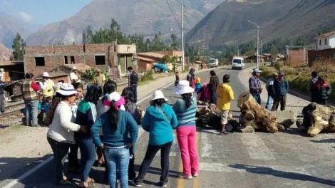 Bloqueos en Perú amenazan producción de cobre