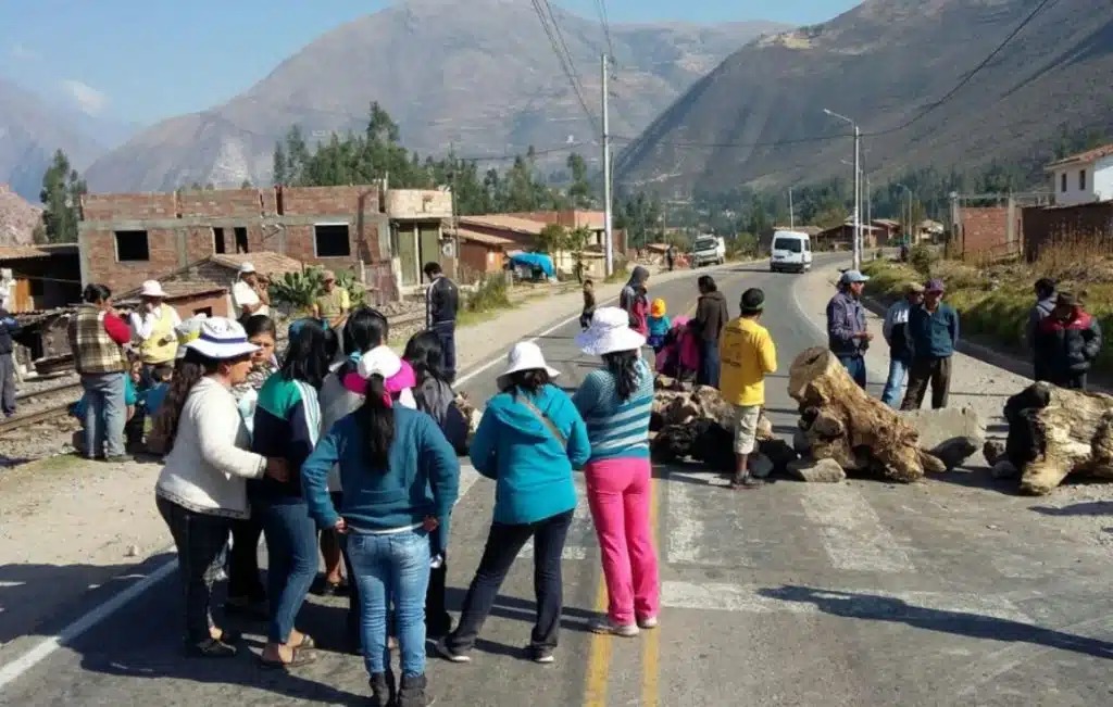 Bloqueos en Perú amenazan producción de cobre