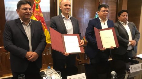 Con un mínimo de 100 millones de euros no reembolsables, Bolivia y España firman acuerdo de cooperación