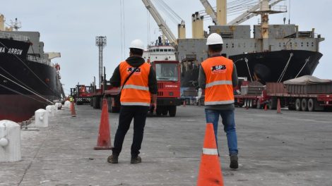 Reportan que Bolivia supera nuevo récord en movimiento de carga por el puerto de Ilo - Perú