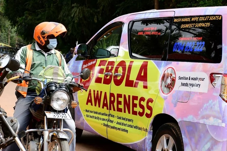 Declaran fin del brote de ébola en Uganda