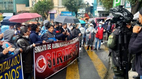 Salud de Oruro protesta en La Paz