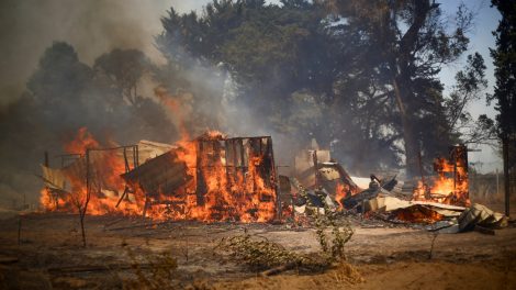 autoridades toman previsiones por la gravedad de los incendios / REUTERS