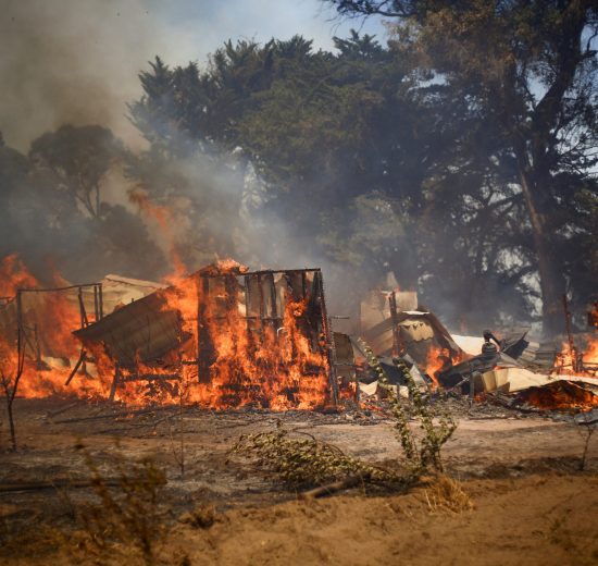 autoridades toman previsiones por la gravedad de los incendios / REUTERS