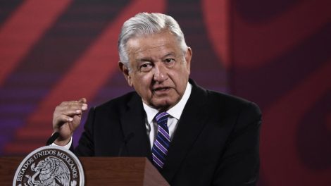 Presidnet4e de México se refiere a Boluarte como espuria