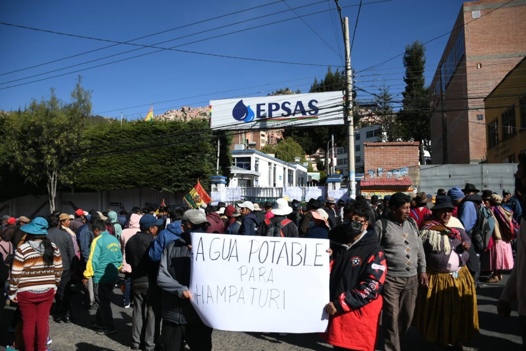 Camunarios de Hampaturi protestan en Epsas