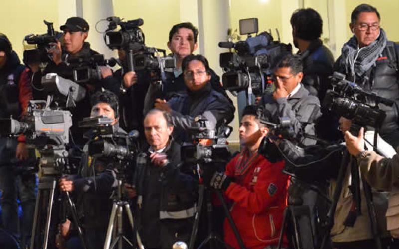 Periodistas lamentan violencia y persecución en su contra