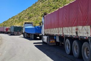 Bloqueos en Yapacaní causaron pérdidas al transporte interdepartamental
