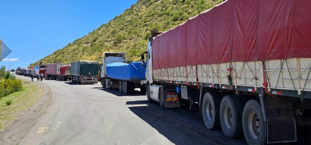 Bloqueos en Yapacaní causaron pérdidas al transporte interdepartamental