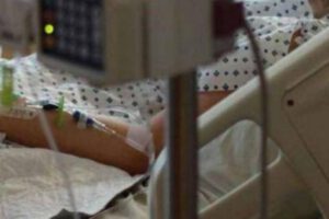 Mujer en coma tras impacto de globo con agua