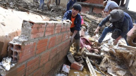Familias afectadas por inundaciones y deslizamientos en Achocalla