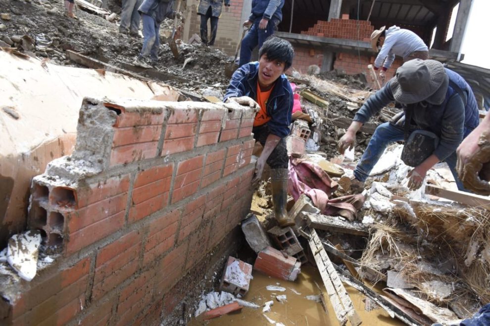 Familias afectadas por inundaciones y deslizamientos en Achocalla