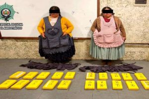 Cholitas traficaban droga bajo sus polleras en La Paz